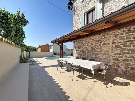 Maison Dariocchi à Kaštelir, piscine privée : photo 8