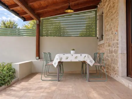 Maison Dariocchi à Kaštelir, piscine privée : photo 9