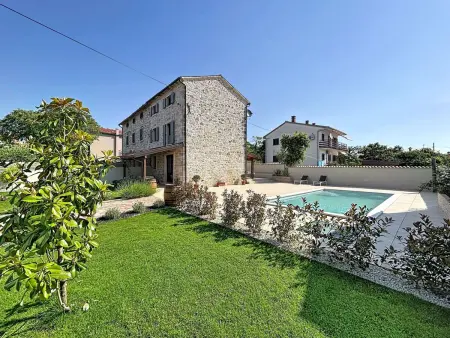 Maison Dariocchi à Kaštelir, piscine privée : photo 16