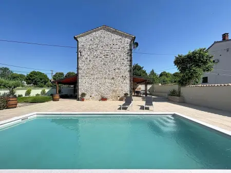 Maison Dariocchi à Kaštelir, piscine privée : photo 17