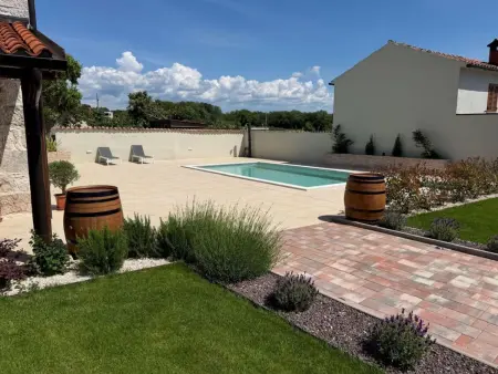 Maison Dariocchi à Kaštelir, piscine privée : photo 36