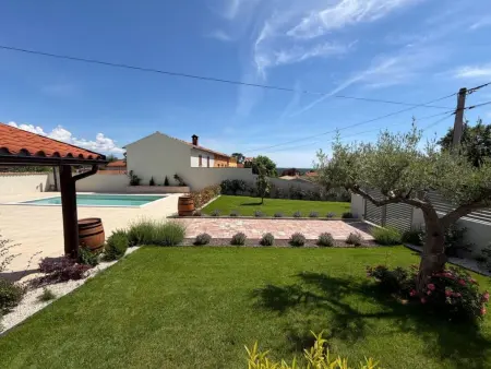 Maison Dariocchi à Kaštelir, piscine privée : photo 43