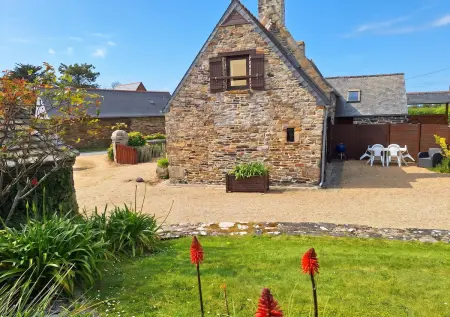 Maison avec jardin et terrasse à Trédrez-Locquémeau, à deux pas des plages : photo 3