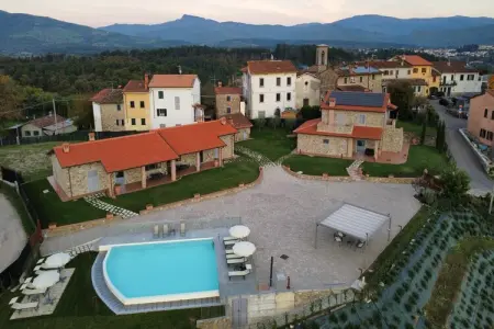 Location maison à Poppi, Appartement spacieux à Poppi avec piscine partagée