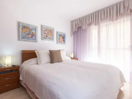 Appartement 6 pers. Salou : chambre enfants 5 lits, plage 5 min : photo 9