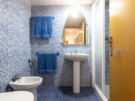Appartement 6 pers. Salou : chambre enfants 5 lits, plage 5 min : photo 11