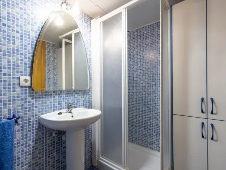 Appartement 6 pers. Salou : chambre enfants 5 lits, plage 5 min : photo 19