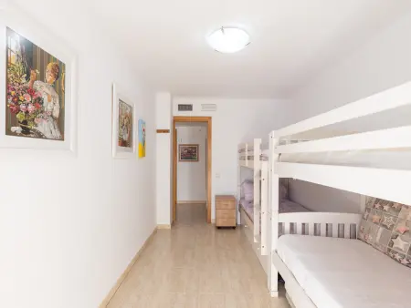 Appartement 6 pers. Salou : chambre enfants 5 lits, plage 5 min : photo 27