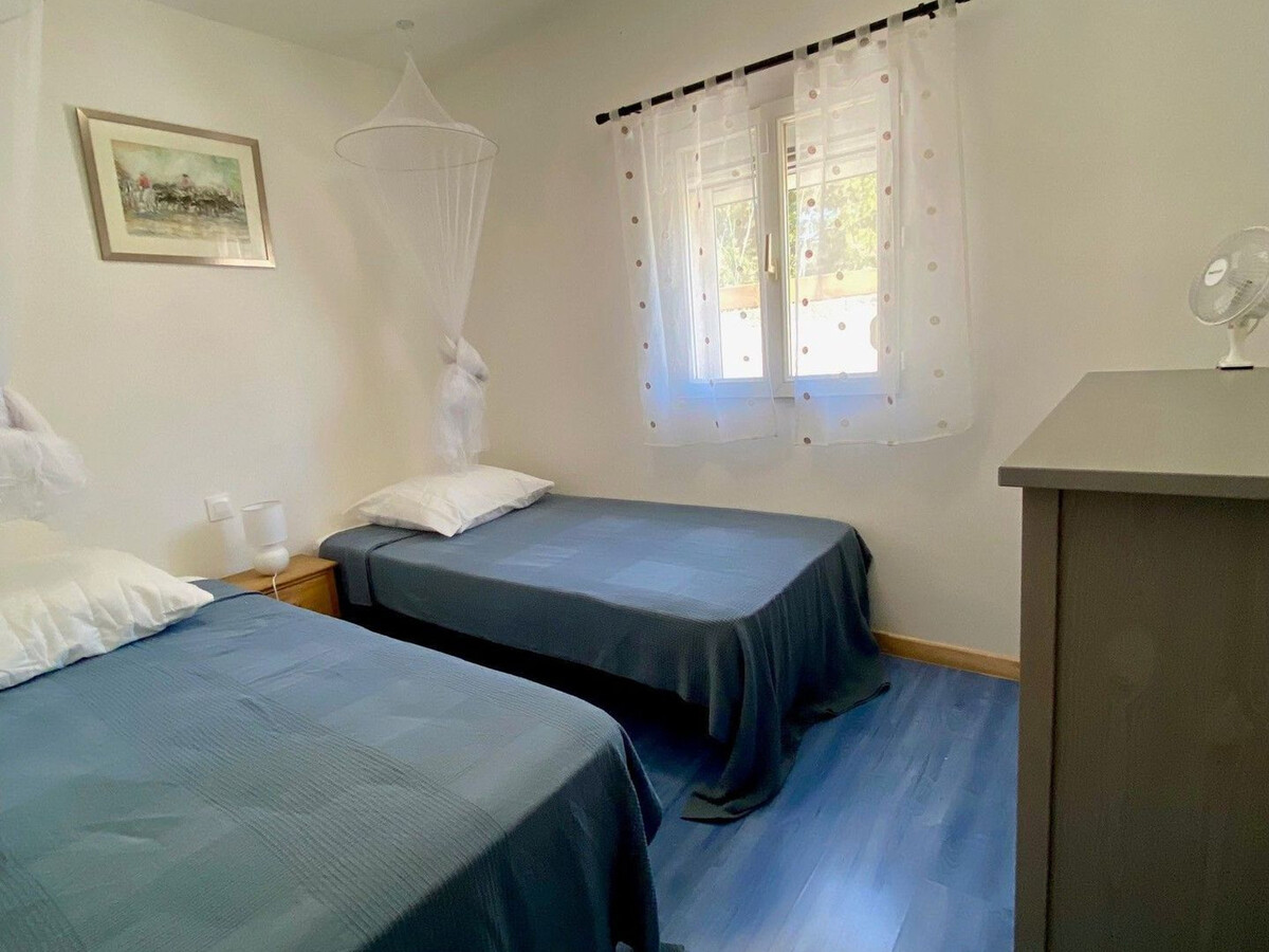 Maison atypique au bord de l'étang de Thau à Mèze - Photo 9
