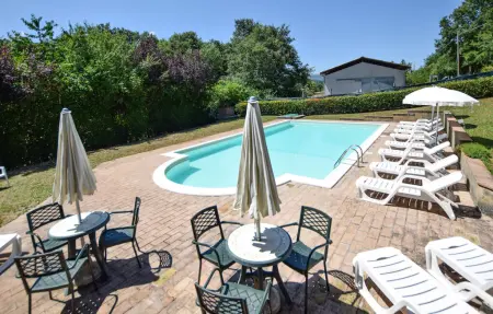 Maison 5 chambres avec piscine privée à Sellano : photo 1