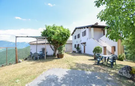 Maison 5 chambres avec piscine privée à Sellano : photo 2