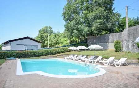 Maison 5 chambres avec piscine privée à Sellano : photo 9