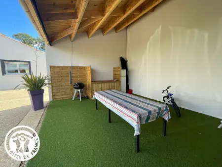 Gîte neuf 6 pers. à 200m du bourg, terrasse couverte : photo 2