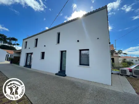 Gîte neuf 6 pers. à 200m du bourg, terrasse couverte : photo 3