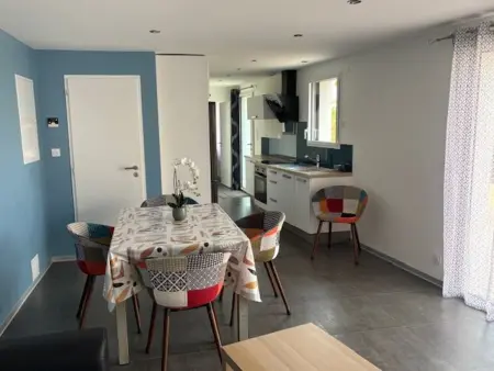 Gîte neuf 6 pers. à 200m du bourg, terrasse couverte : photo 8