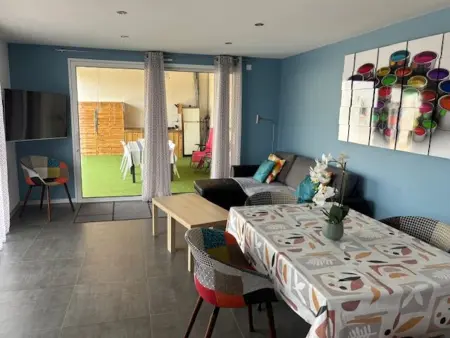 Gîte neuf 6 pers. à 200m du bourg, terrasse couverte : photo 11