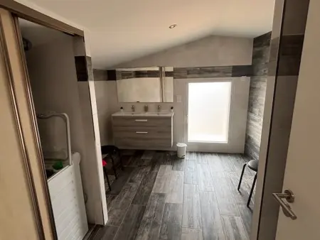 Gîte neuf 6 pers. à 200m du bourg, terrasse couverte : photo 19
