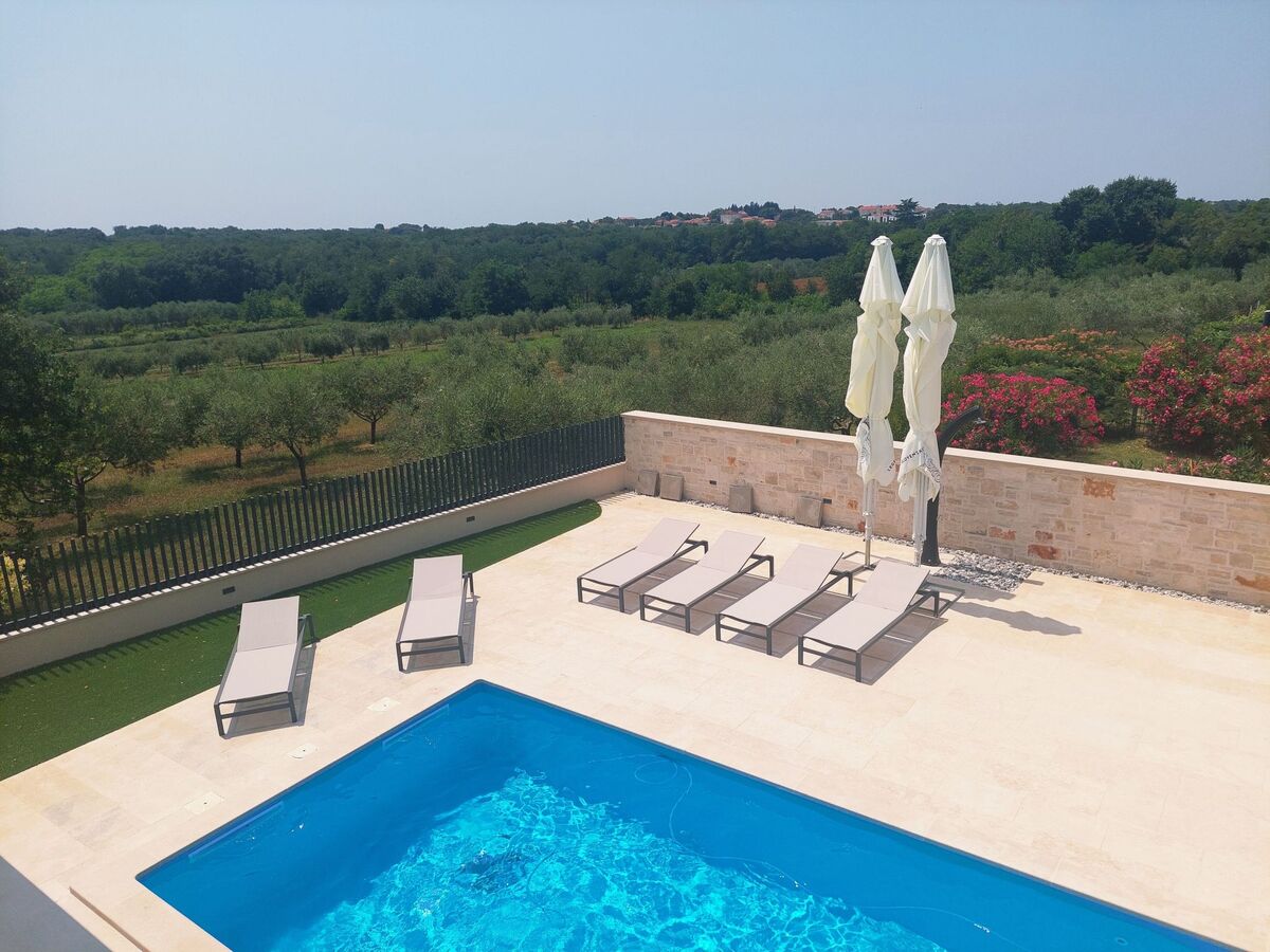 Villa Faro, maison 10 personnes avec piscine chauffée à Umag - Photo 1