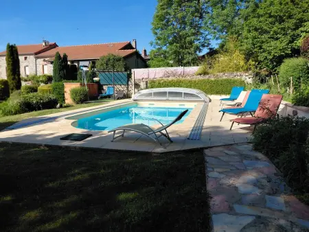 Location maison à Siaugues Sainte Marie, Charmante maison avec piscine privée à Siaugues-Sainte-Marie