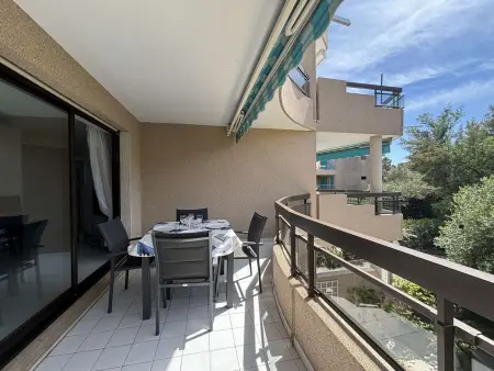Appartement climatisé avec terrasse à 200m des plages : photo 2