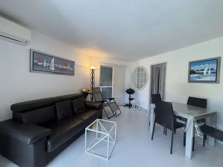 Appartement climatisé avec terrasse à 200m des plages : photo 4