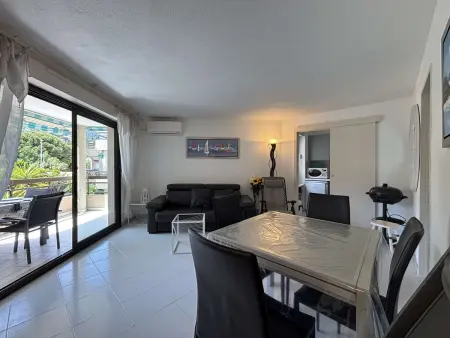 Appartement climatisé avec terrasse à 200m des plages : photo 8