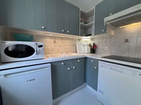 Appartement climatisé avec terrasse à 200m des plages : photo 9