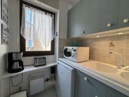 Appartement climatisé avec terrasse à 200m des plages : photo 10