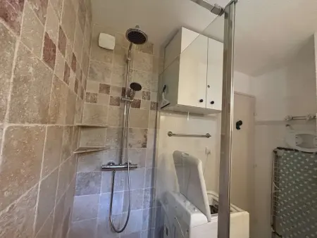 Appartement climatisé avec terrasse à 200m des plages : photo 16