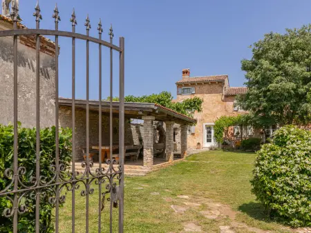 Maison Ita à Barbariga, 3 étages avec piscine