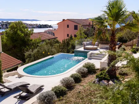 Villa Nerium avec piscine chauffée à Trogir : photo 1