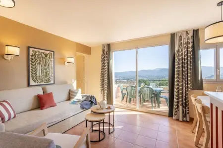 Location appartement à Mallemort, Séjour chic à la campagne avec balcon