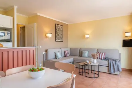 Location appartement à Mallemort, Séjour familial au bord de la rivière avec balcon