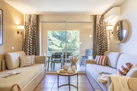 Location appartement à Mallemort, Séjour chic en bord de rivière avec terrasse