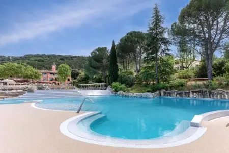 Location appartement à Grospierres, Maison duplex pour 4 personnes avec piscine à Ardèche