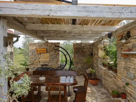Maison Olive Garden Paljka, pierre et oliviers : photo 8