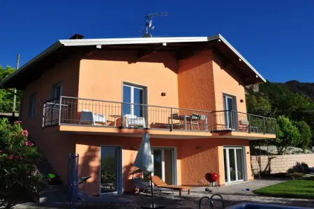 Maison avec piscine et vue lac de Garde à Tremosine