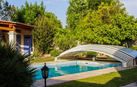 Maison 2 chambres piscine privée à Sénas : photo 1