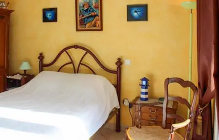 Maison 2 chambres piscine privée à Sénas : photo 12