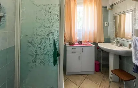 Maison 2 chambres piscine privée à Sénas : photo 14