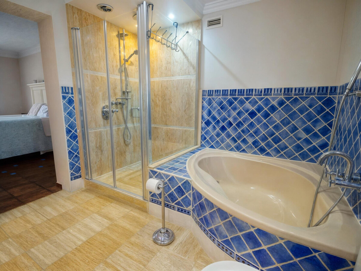 Villa Luna : 5 chambres face à la mer à Estepona - Photo 9