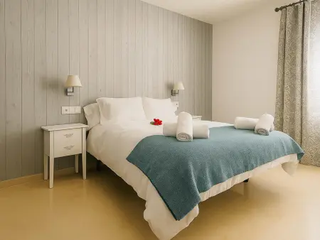 Location bungalow à Estepona, Bungalow moderne sur plage avec climatisation et wifi, idéal pour vacances en famille