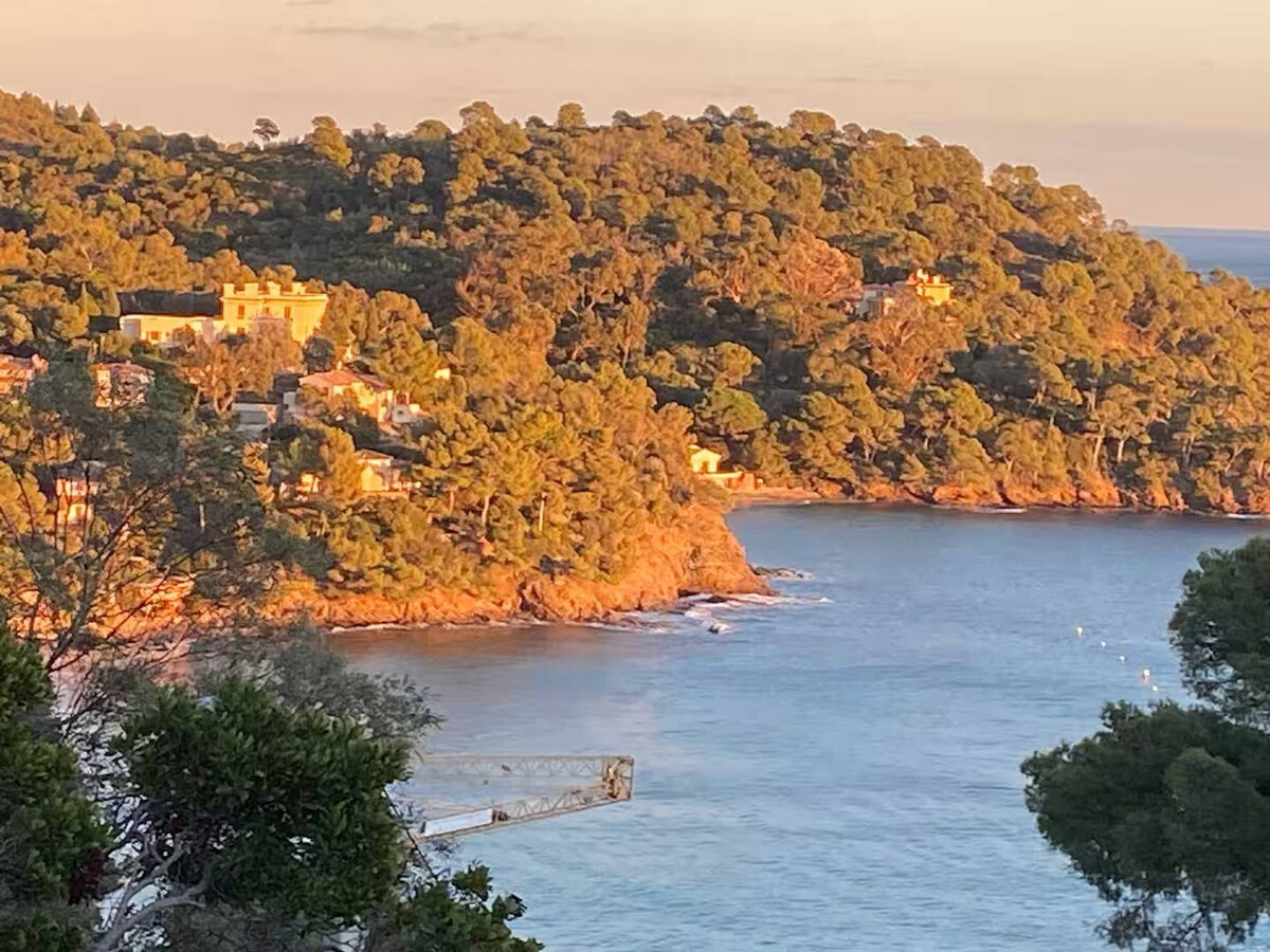 Maison 8 pers. vue mer à Cavalaire, terrain clos 600m² - Photo 19