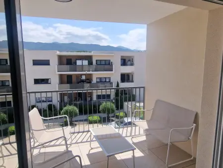 Appartement 2 chambres avec terrasse et parking sécurisé : photo 1