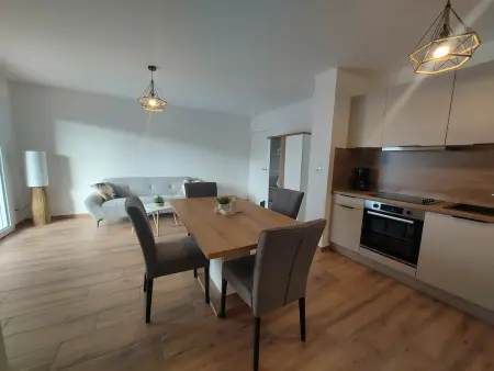Appartement 2 chambres avec terrasse et parking sécurisé : photo 2