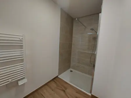 Appartement 2 chambres avec terrasse et parking sécurisé : photo 9