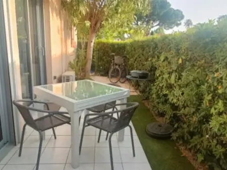 Appartement climatisé terrasse & piscine à 700m de plage