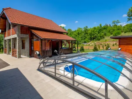 Maison Plitvička jezera - Piscine chauffée et sauna : photo 1