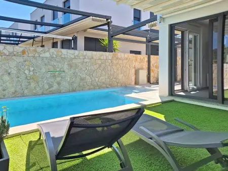 Maison Lotta, piscine privée à 400m de la plage : photo 3