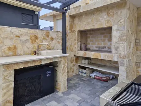 Maison Lotta, piscine privée à 400m de la plage : photo 7